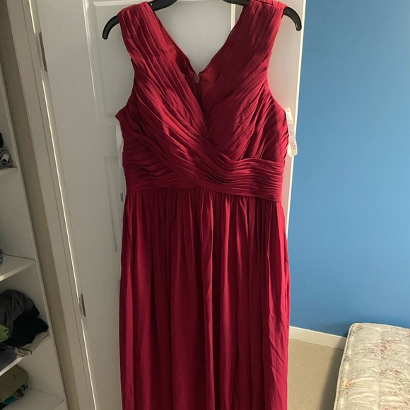 Burgundy bridesmaids/ prom dress - Picture 7 of 9